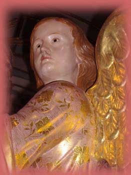 Primer plano de &Aacute;ngel del camar&iacute;n de la Virgen de Monserrate