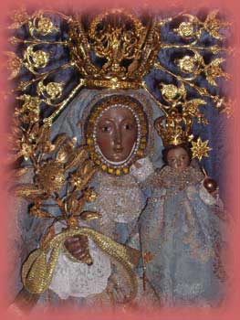 Fotograf&iacute;a en primer plano del rostro de la Virgen de Monserrate y el Ni&ntilde;o