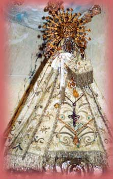 Fotograf&iacute;a del traje  que la Marquesa de Rublacava regal&oacute; a la Virgen de Monserrate en Mayo de 1973