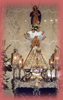 Virgen de Monserrate sobre andas de plata